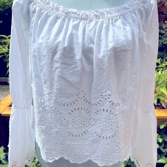 M  100% cotton crop eyelet blouse - Picture 2 of 9